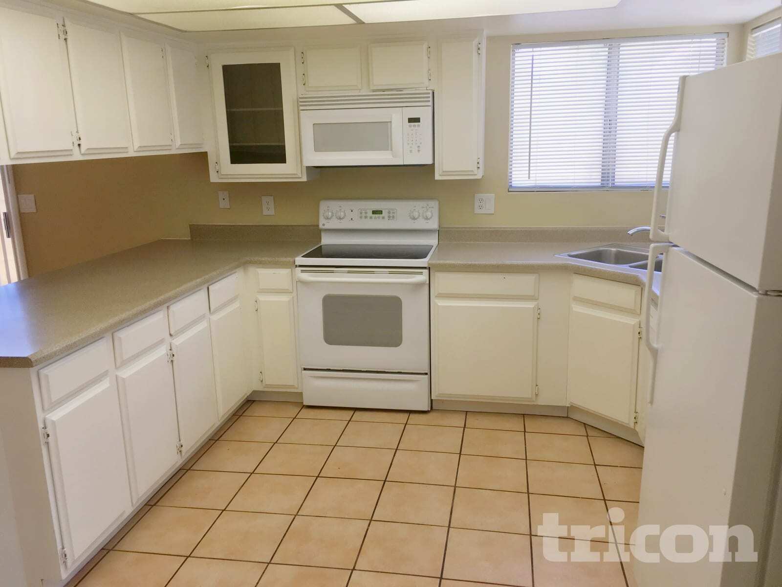 Building Photo - 5819 W Grovers Ave