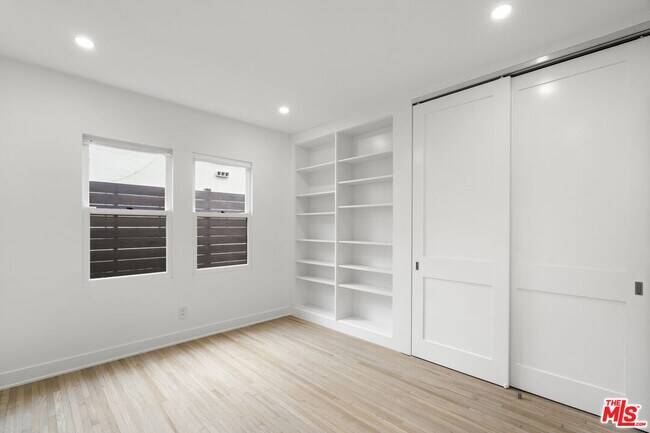 Building Photo - 435 Westmount Dr