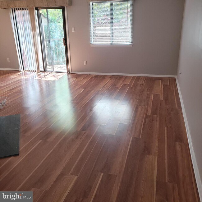 Building Photo - 102 Cypress Point Cir