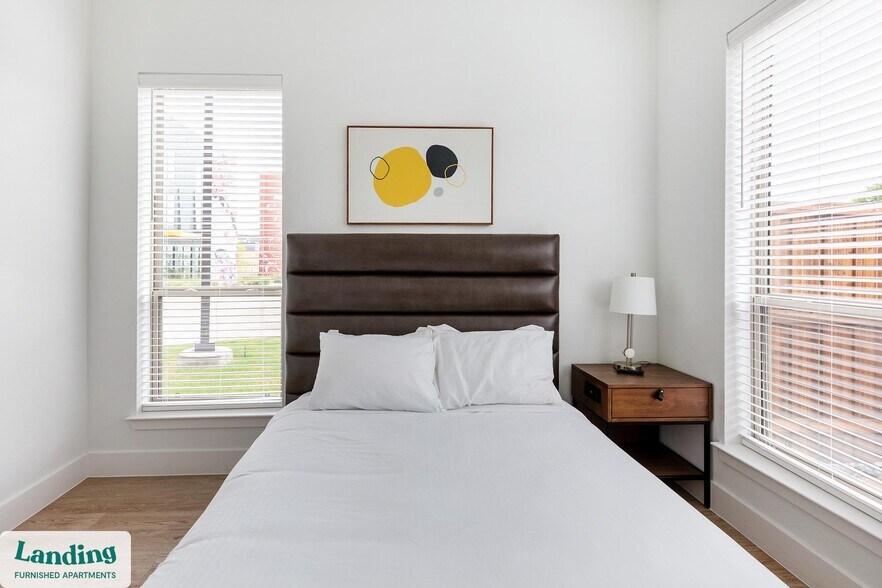 Building Photo - 650 E Sycamore St