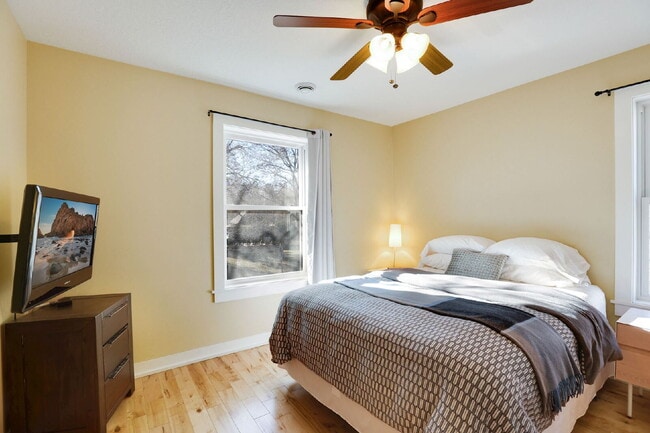 Building Photo - Charming 5-Bed Home with Hardwood Elegance in Minneapolis