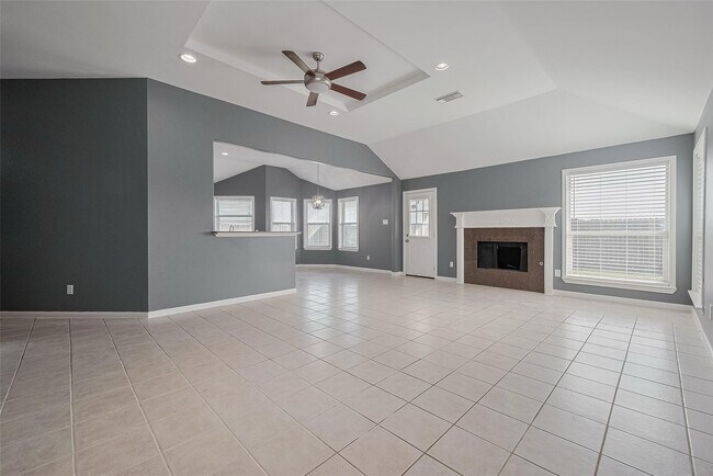 Building Photo - 9631 Highland Pointe Dr