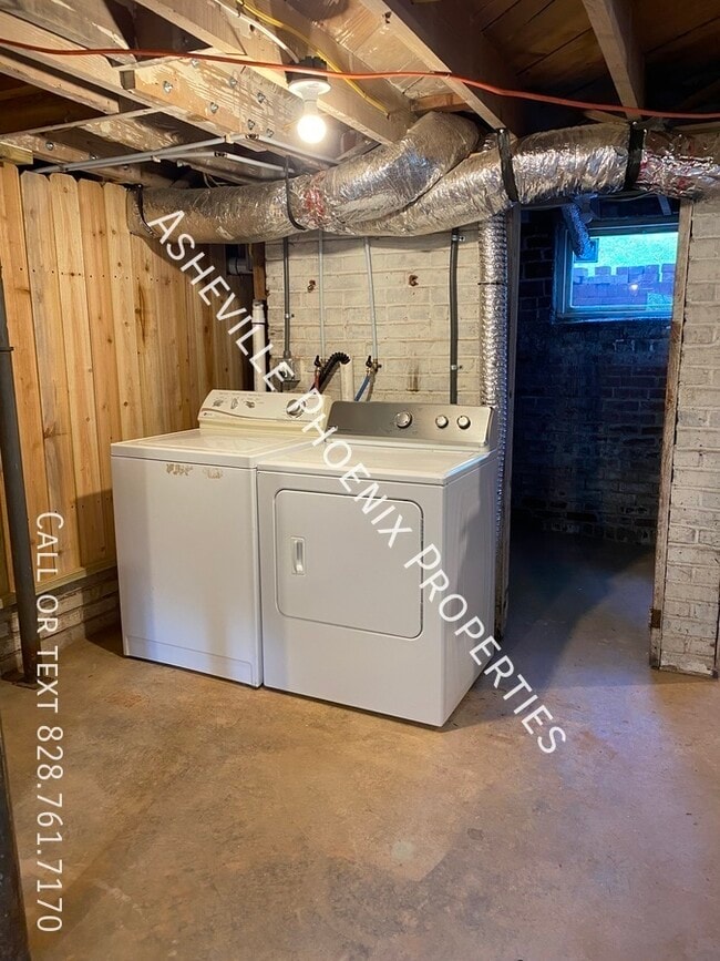 Building Photo - 7 Enka Pine St