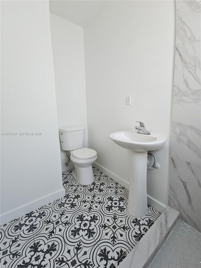 Building Photo - 2669 SW 9th St