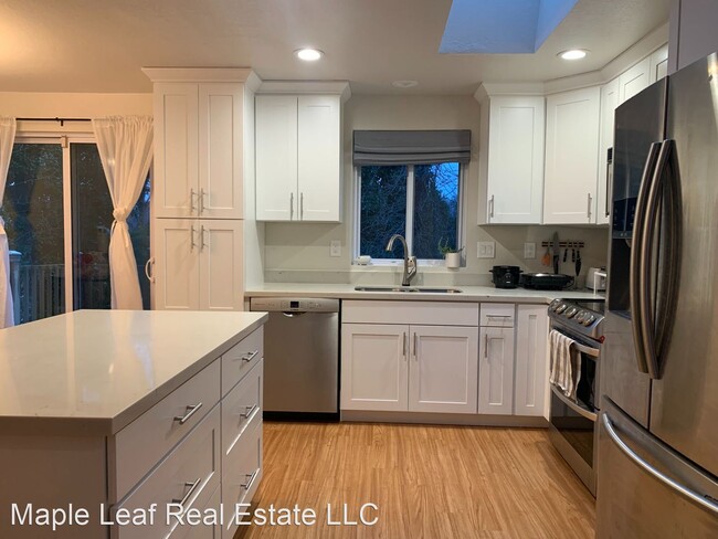 Building Photo - 4 br, 2.5 bath House - 4107 23rd Ave SW