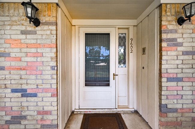 Building Photo - 9602 S Petersham Dr