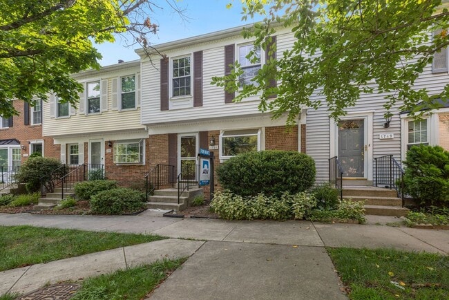 Building Photo - 3 Bed 2.5 Bath - Gaithersburg Townhouse - Finished Basement