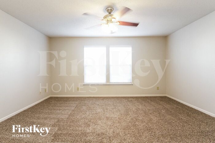 Building Photo - 744 Thornwood Ln