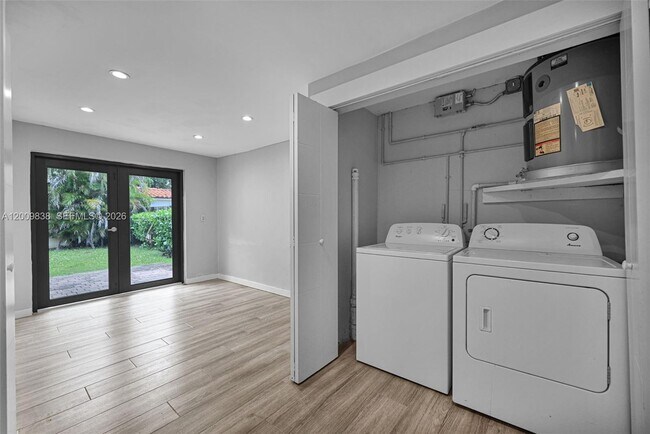 Building Photo - 2225 SW 62nd Ct