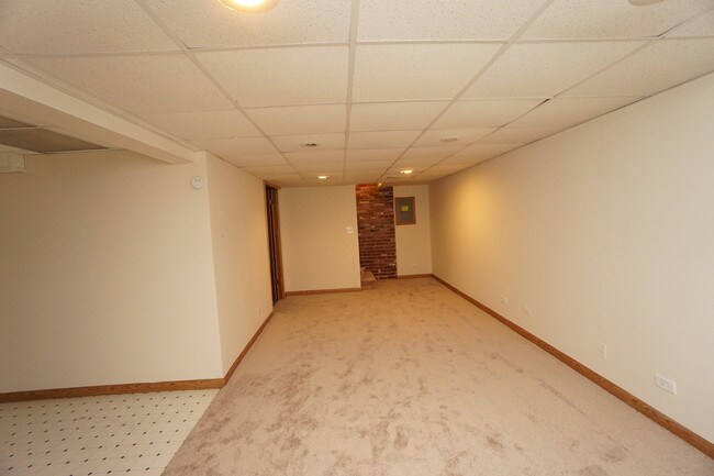 Building Photo - 455 Village Creek Dr