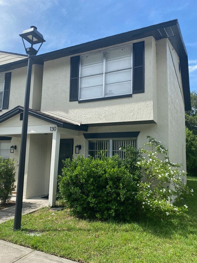 Building Photo - 2/1.5 Townhome Wth Fireplace! Across From Torasco Park! Perfect For Family!