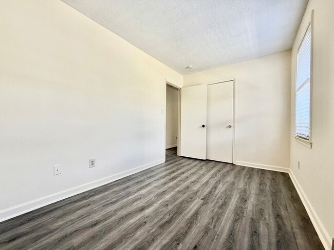 Building Photo - 725 N Privette St