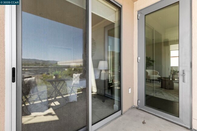Building Photo - 555 Ygnacio Valley Rd