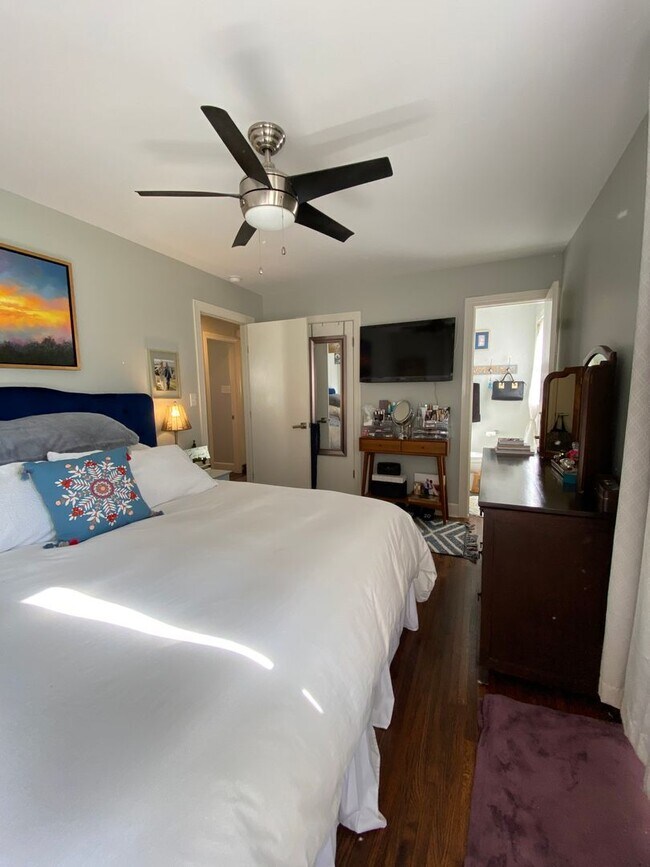 Building Photo - Darling renal in Lortondale