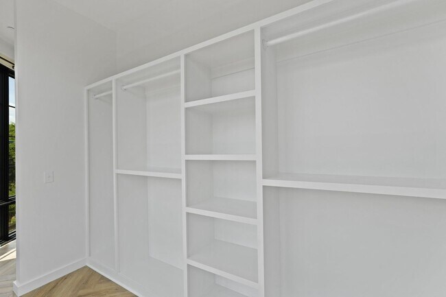 Building Photo - The 912 Building C