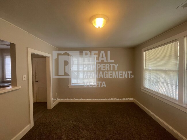 Building Photo - 1626 Selma Pl