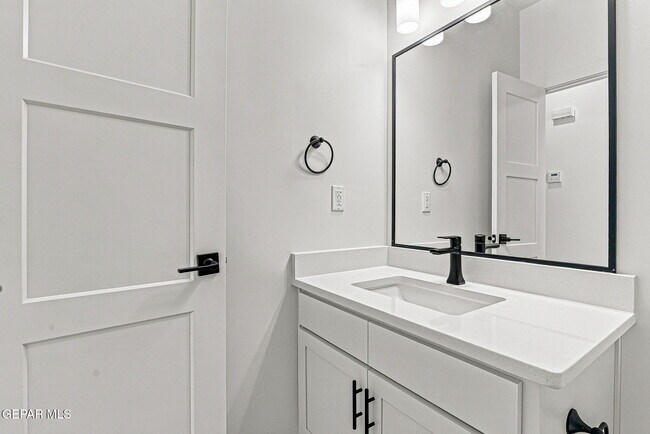 Building Photo - 13909 Paseo Perlas Dr