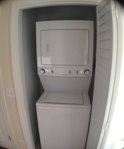 Building Photo - 2300 S Ridgeway Ave