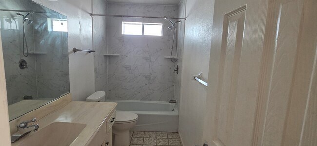 Building Photo - 1910 Quail Valley E Dr