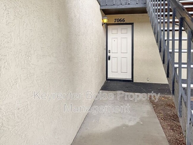 Building Photo - 7066 W Colehaven Ln