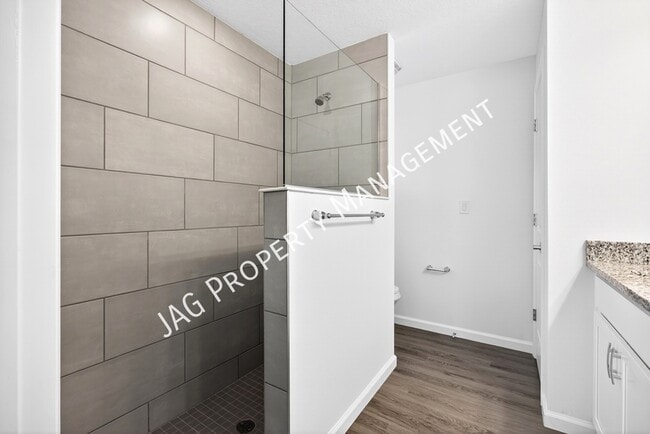 Building Photo - 1401 Degroodt Rd SW