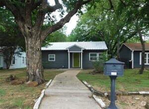Building Photo - 2301 Bolivar St