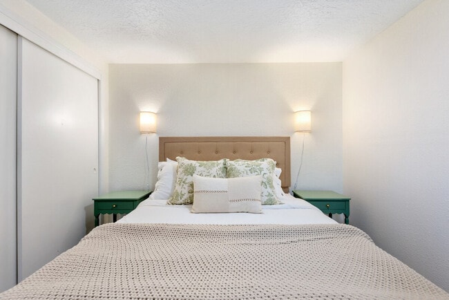 Building Photo - 838 SE Tacoma St