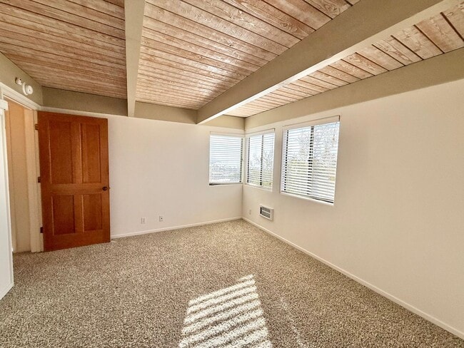 Building Photo - Stunning 2 Bedroom 2 Bath in Laguna Beach