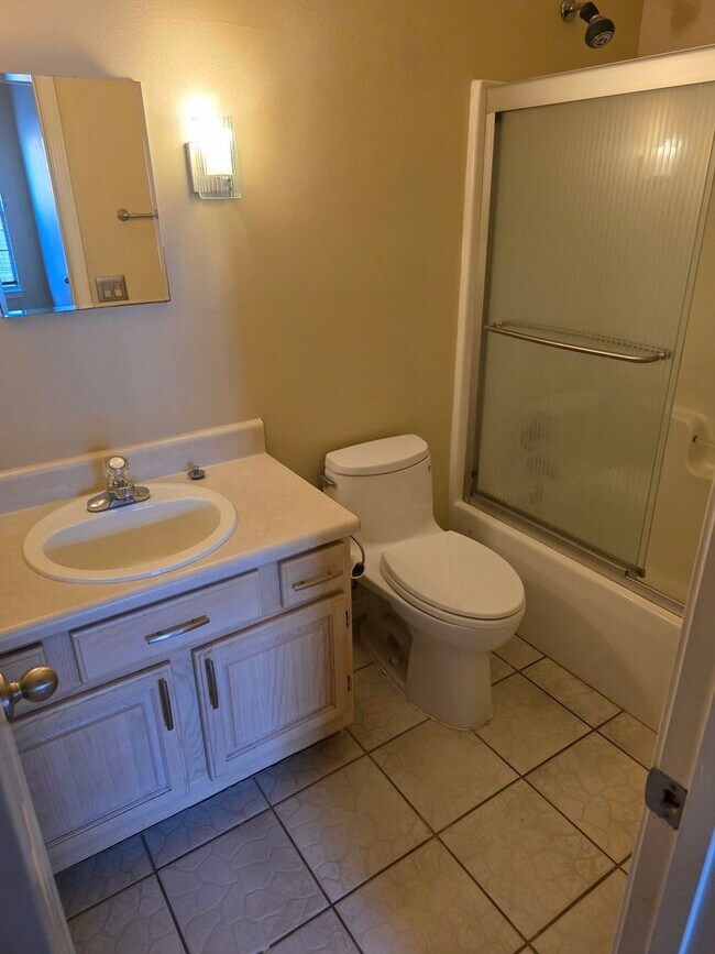 Building Photo - MOVE IN SPECIAL - 2 WEEKS FREE RENT - 3BR ...
