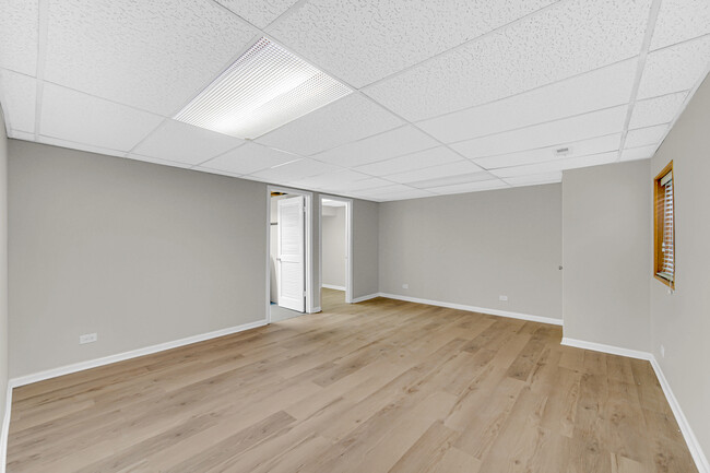 Building Photo - 2301 Knollwood Cir