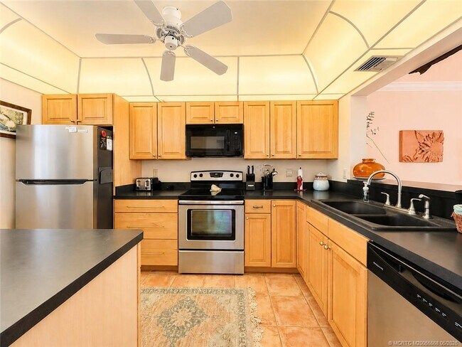 Building Photo - 7440 S Ocean Dr