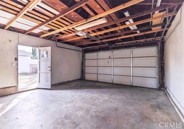 Building Photo - 8123 Lindley Ave