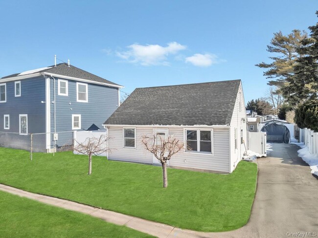 Building Photo - 1333 5th Ave