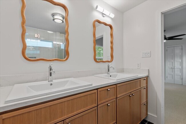 Building Photo - 603 Crockett St