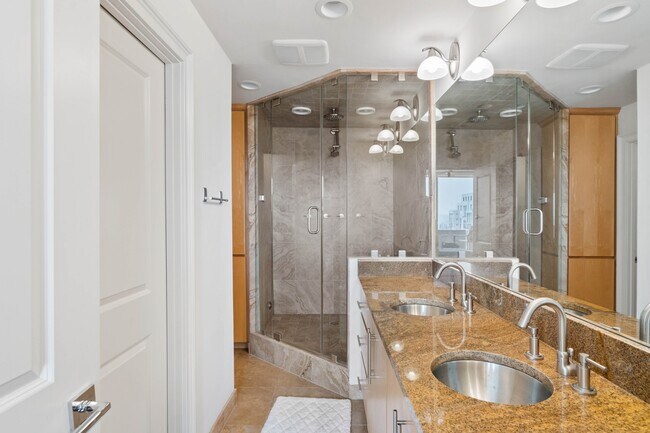 Building Photo - 2575 Peachtree Rd NE