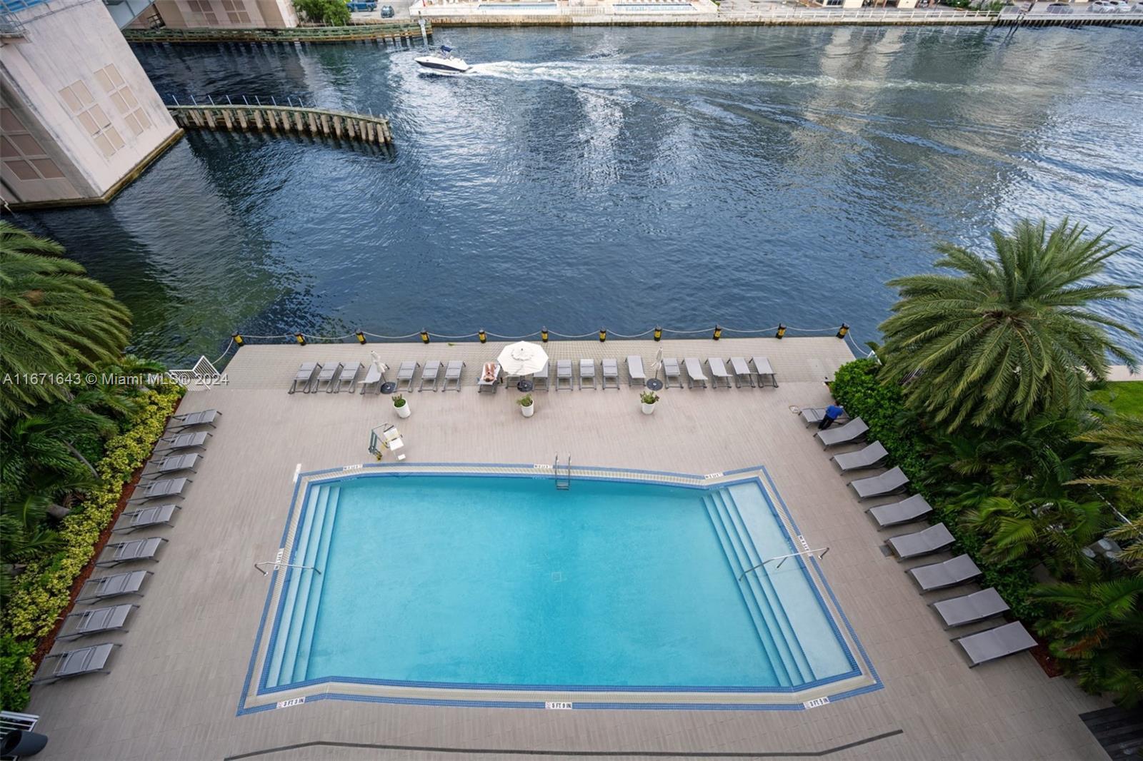 Building Photo - 2600 E Hallandale Beach Blvd