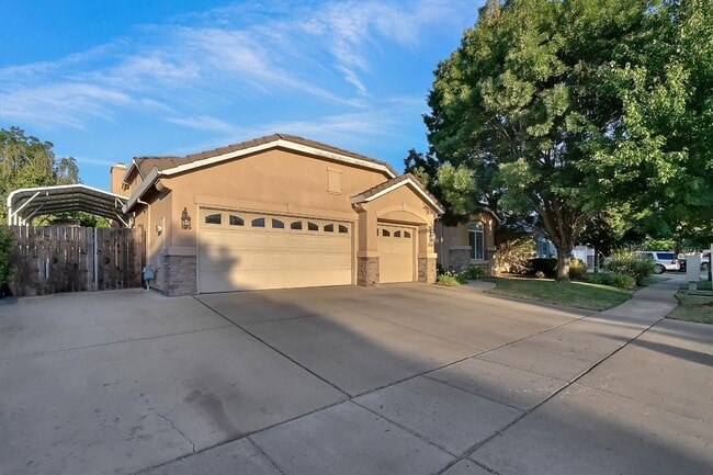 Building Photo - 1889 Tres Picos Dr