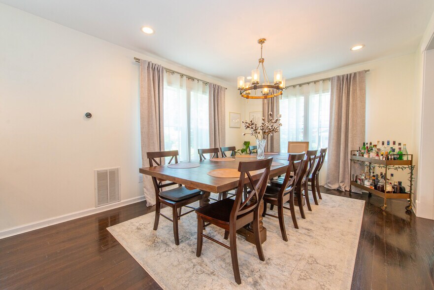Building Photo - 247 Airmount Ave