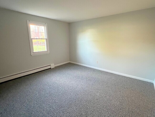 Building Photo - 180 Tyngsboro Rd