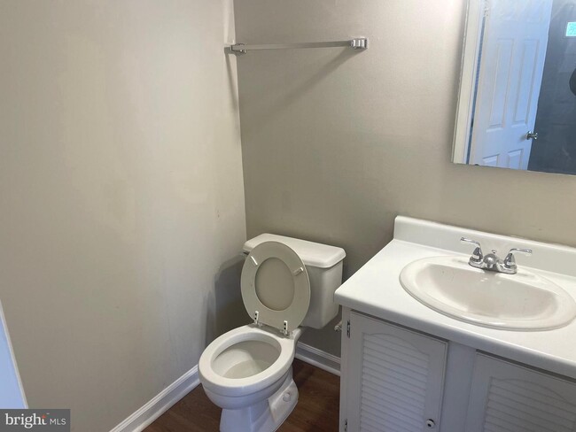 Building Photo - 4216 Dunwood Terrace