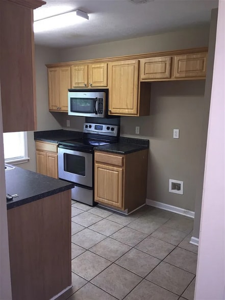 Building Photo - 611 Shadowridge Dr