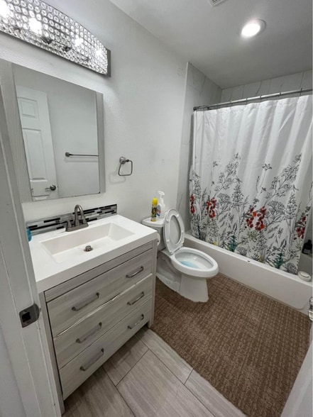 Building Photo - 2112 164th Ave NE