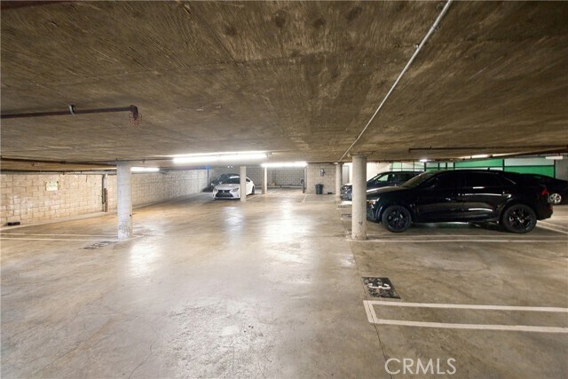 Building Photo - 14115 Moorpark St