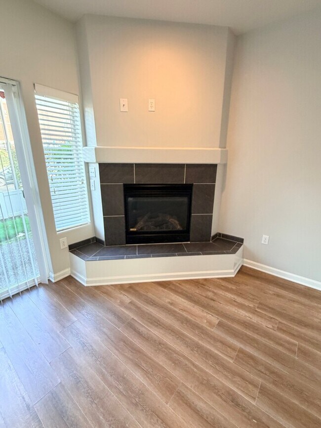 Building Photo - Beautiful Home in FABULOUS Location - Min ...