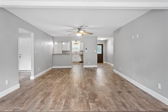 Building Photo - 3310 Oak Dr