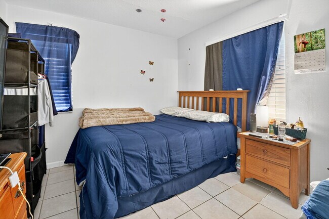 Building Photo - 21894 Lake Forest Cir