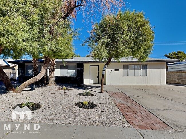Building Photo - 3112 E Vegas Valley Dr