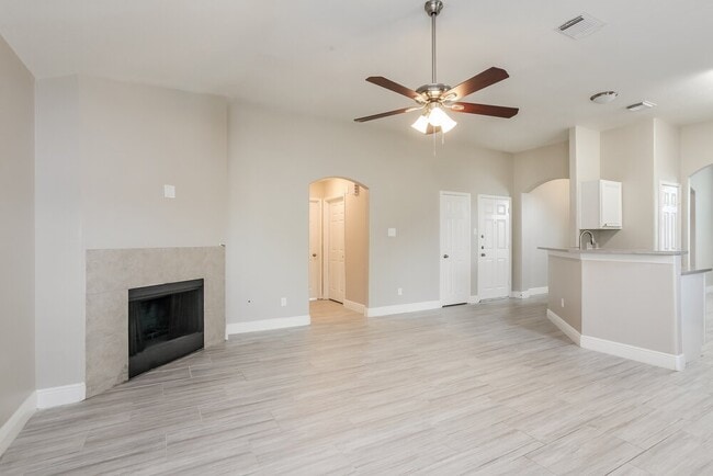 Building Photo - 25235 Clover Ranch Dr