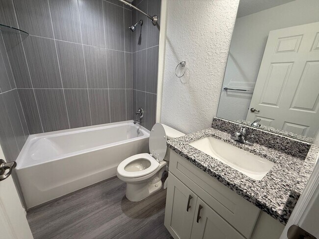 Building Photo - Great Price, Won't Last!!