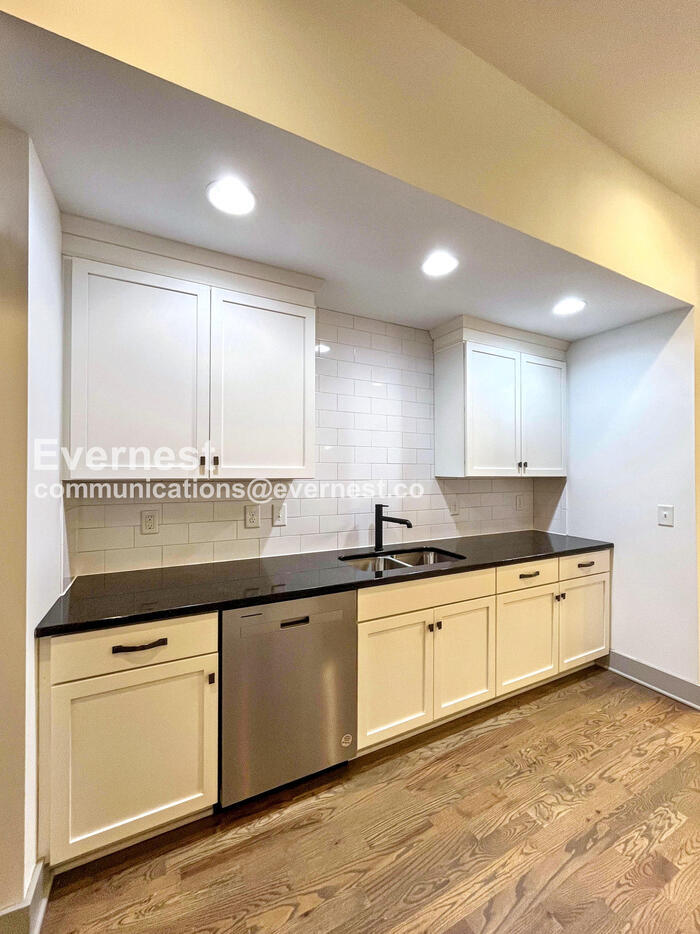 Building Photo - 915B Caruthers Ave